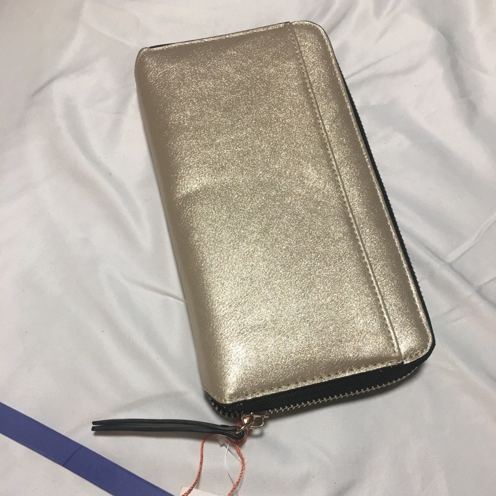 Francesca’s Gold Wrist Wallet (with tags) - Picture 2 of 3